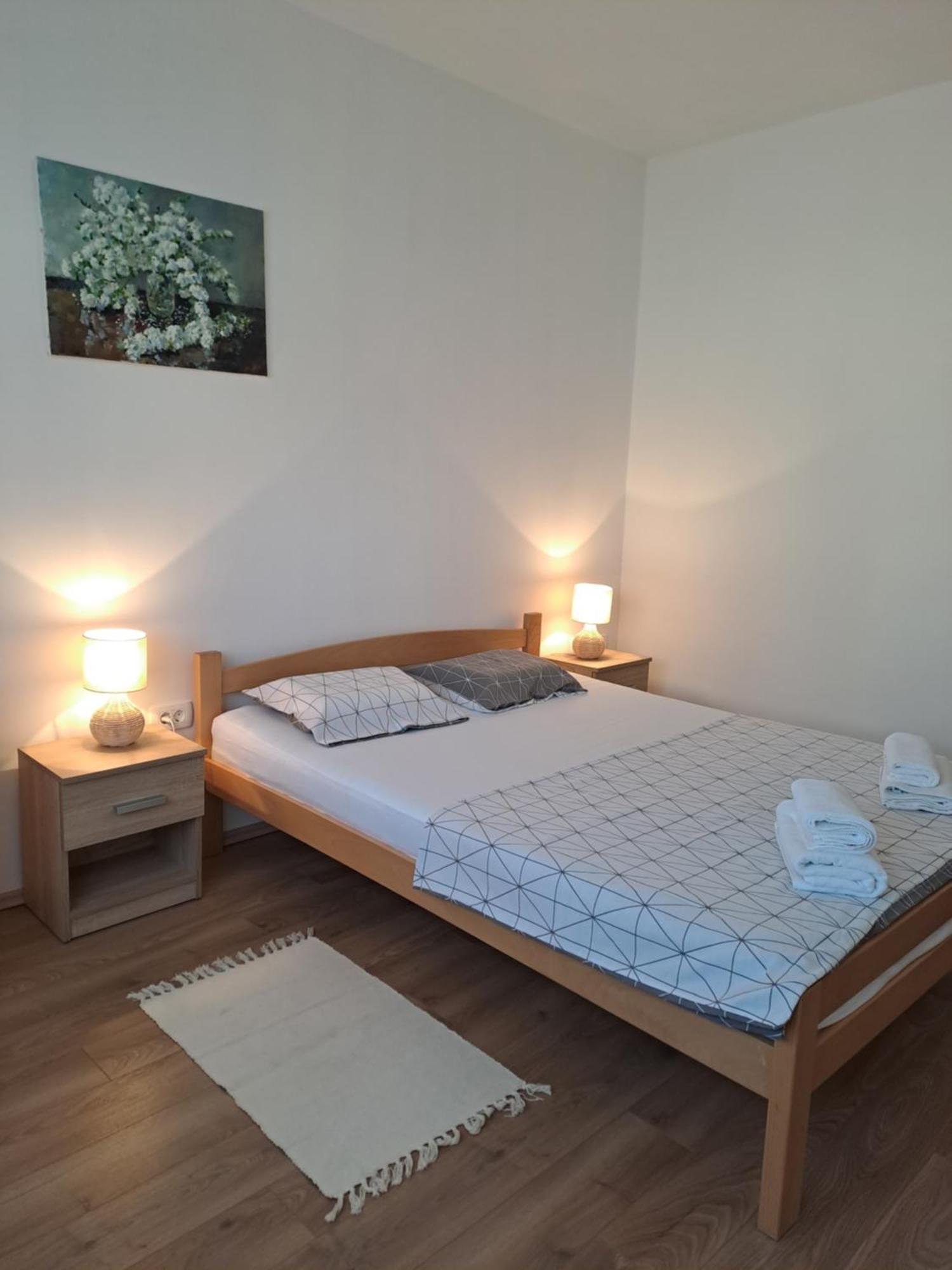 Yulia Apartman Pula Exterior foto